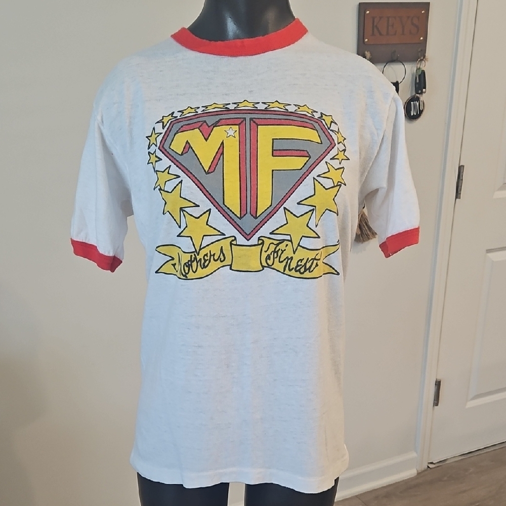 Vintage MOTHERS FINEST White and Red Graphic T-Shirt, size MEDIUM